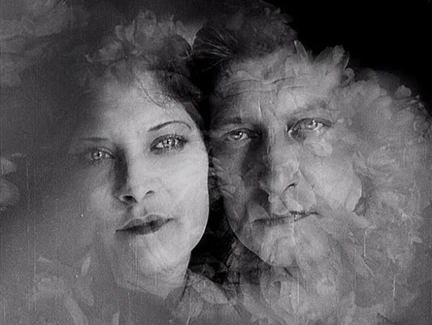 Jean y Marie en sobreimpresión sobre flores. Exaltación del amor. COEUR FIDÈLE. Jean Epstein. estrellamillansanjuan.es