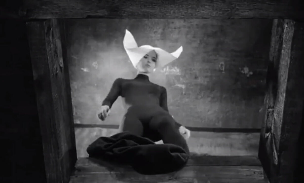 Diane como monja antes de saltar al foso de agua. JUDEX. Georges Franju. estrellamillansanjuan.es