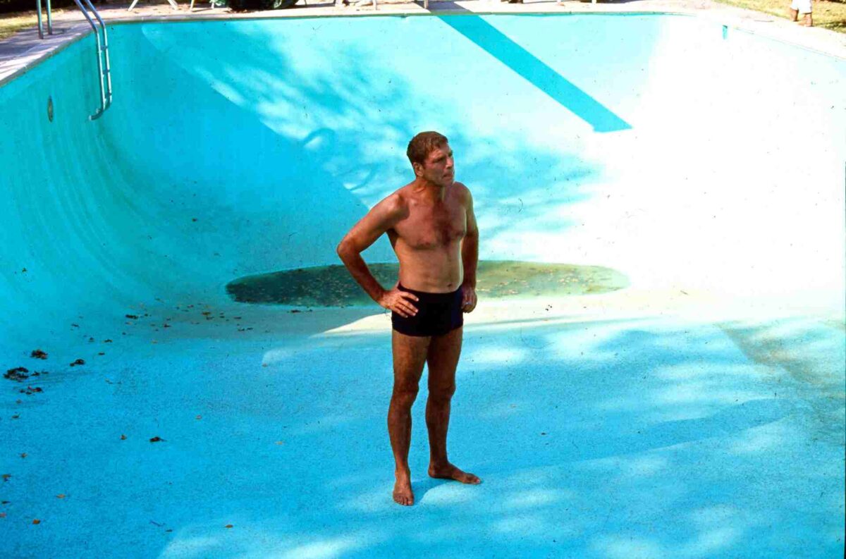Ned Merril (Burt Lancaster) en piscina vacía. THE SWIMMER. Frank Perry. estrellamillansanjuan.es