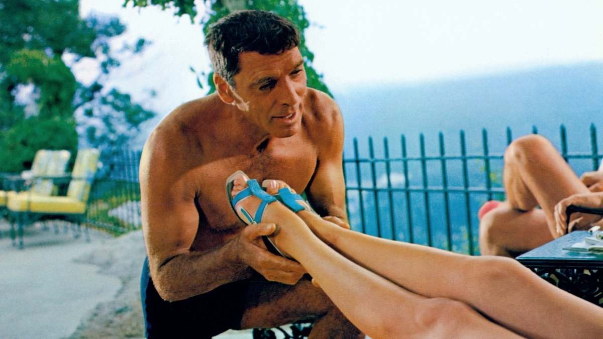 Ned Merrill gozando de muy buena sintonía con los primeros vecinos. THE SWIMMER. Frank Perry. estrellamillansanjuan.es