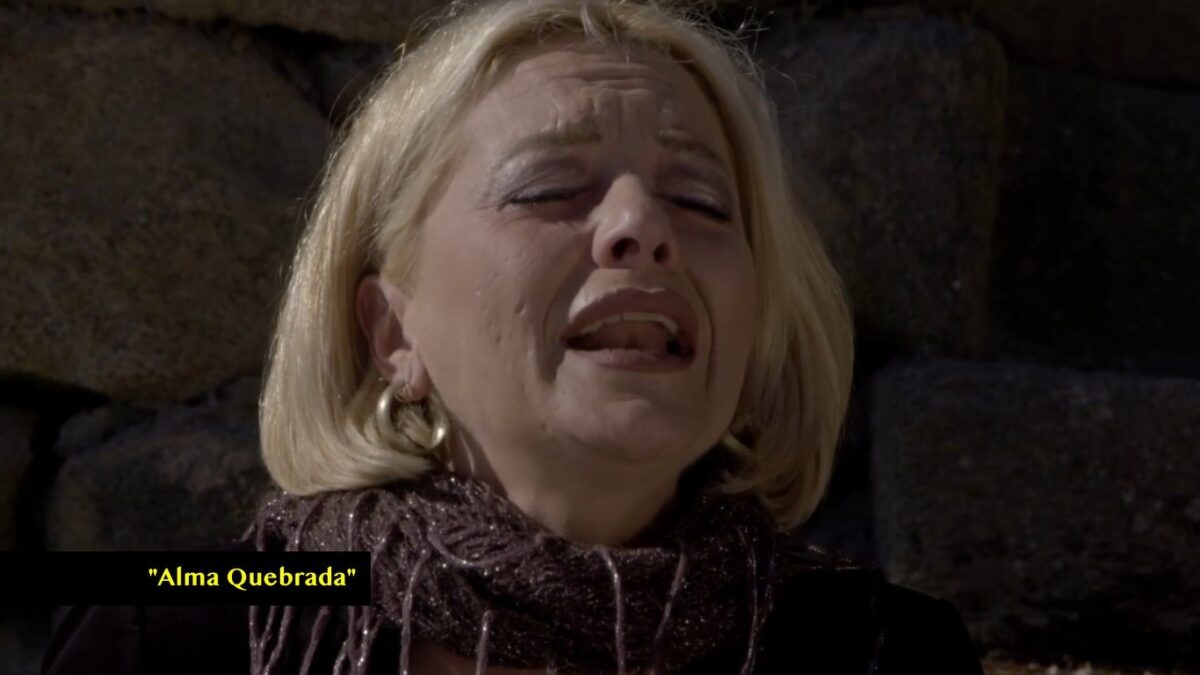 Selina del Río cantando en Alma quebrada. El año de las 10+1 películas. Carlos Escolano. estrellamillansanuan.es