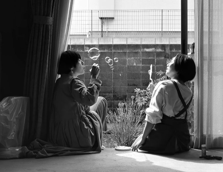 Itchan and Satchan. pompas de jabón. estrellamillansanjuan.es