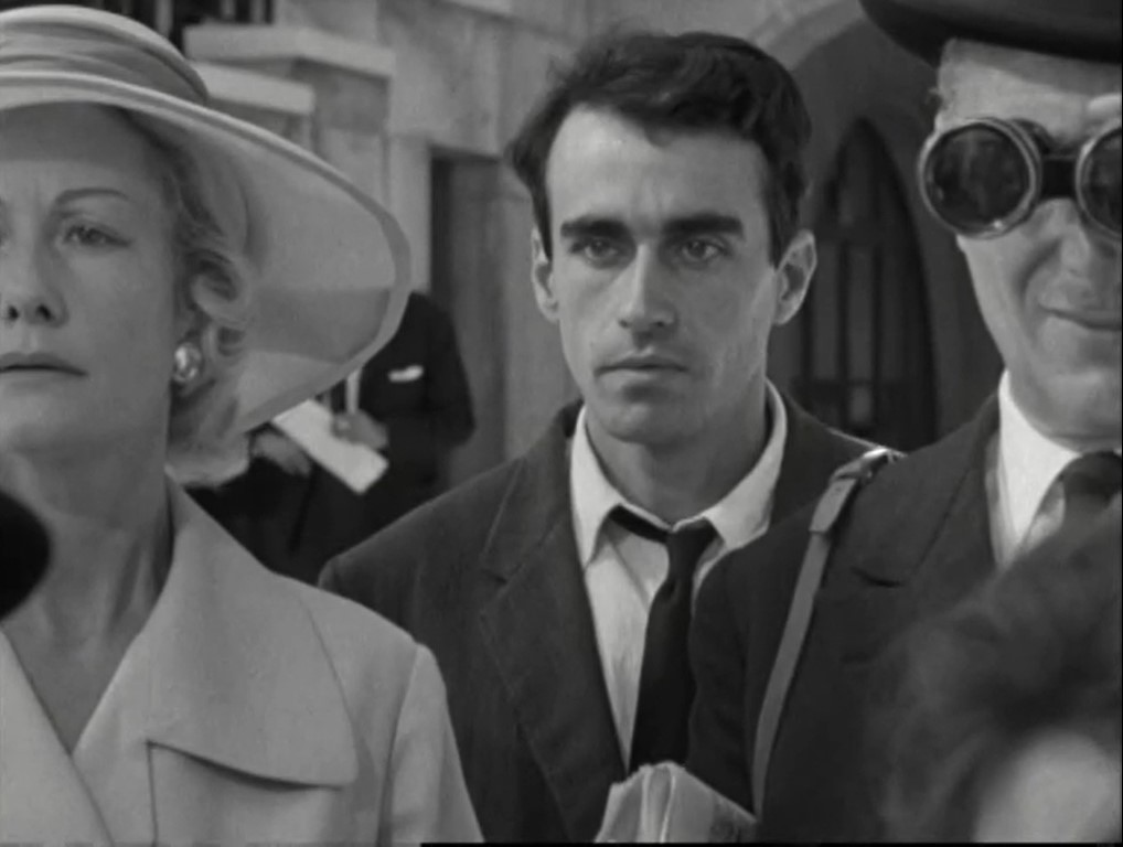 PICKPOCKET (1959) de Robert Bresson 3 Primer robo disimulando. Pickpocket. Robert Bresson. estrellamillansanjuan.es