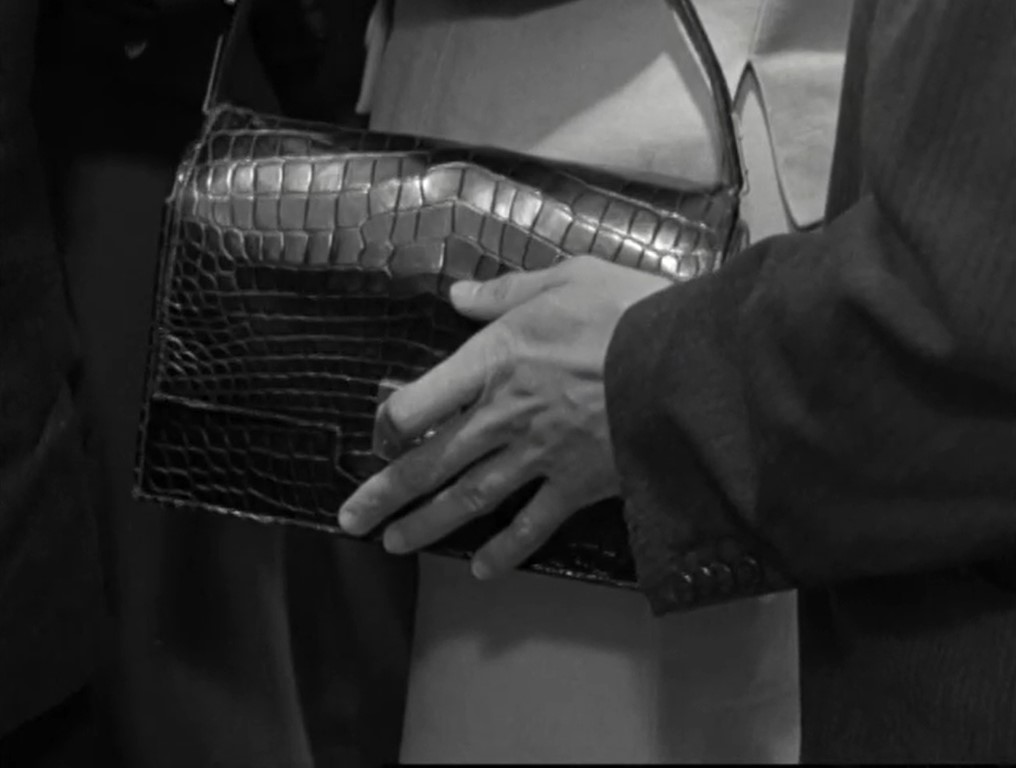 PICKPOCKET (1959) de Robert Bresson 4 Mano sobre bolso negro. Pickpocket. Robert Bresson. estrellamillansanjuan.es