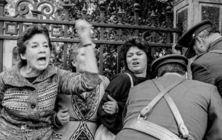 Represión mujeres Chile. Dictadura. La muchedumbre reaparecerá siempre. Carolina Astudillo. estrellamillansanjuan.es