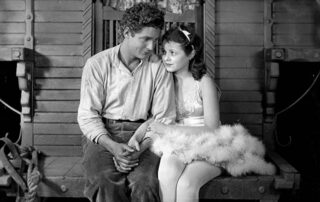 Street Angel. Borzage. Abrazo pareja en carromato. estrellamillansanjuan.es