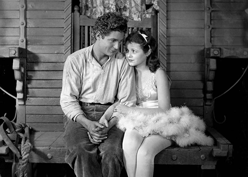 Street Angel. Borzage. Abrazo pareja en carromato. estrellamillansanjuan.es