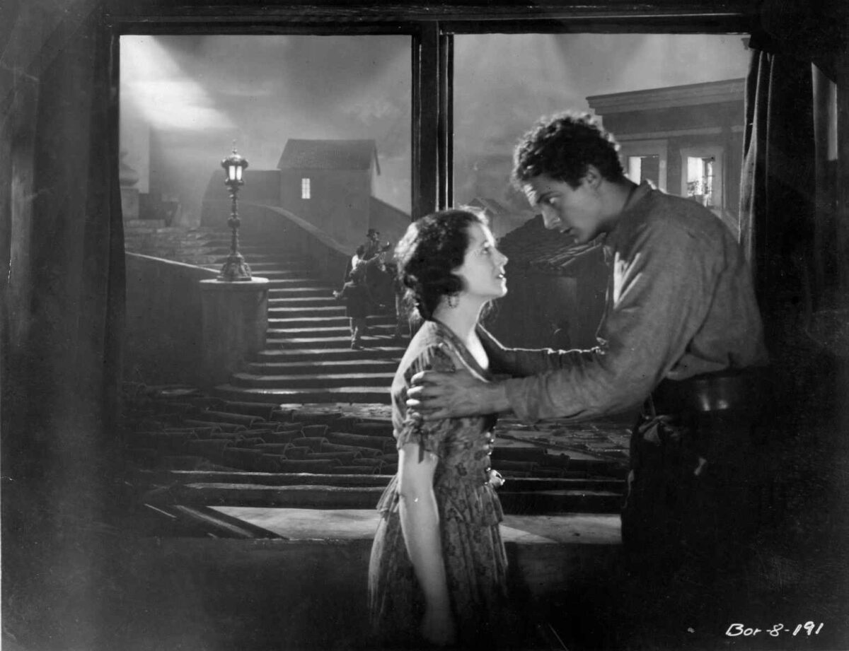 Street Angel. estrellamillansanjuan.es