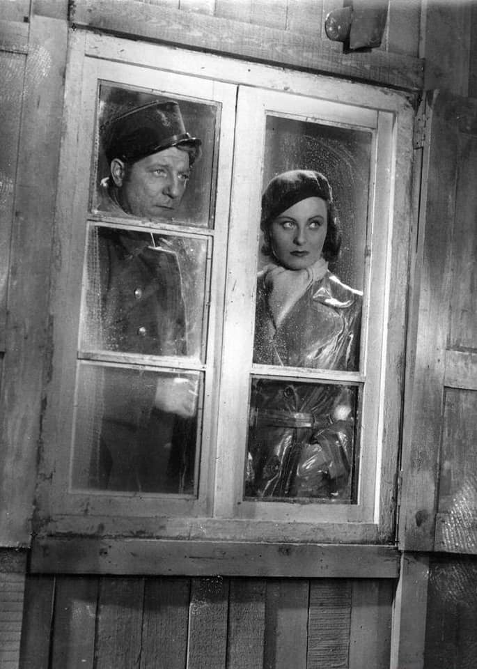 LE QUAI DES BRUMES (1938). Marcel Carné. (Ventanas en el cine). estrellamillansanjuan.es