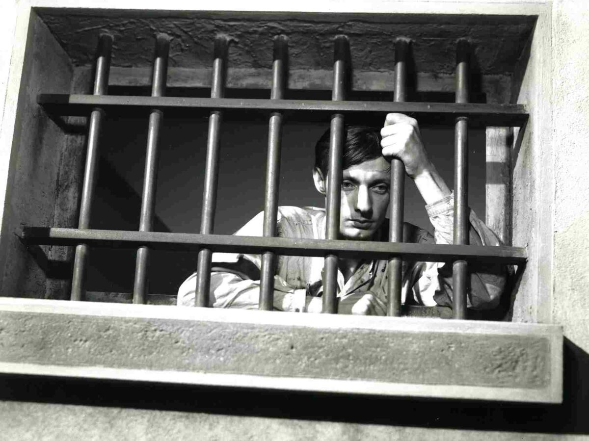 UN CONDAMNÉ À MORT S'EST ÉCHAPPÉ (1956). Robert Bresson. (Ventanas en el cine). estrellamillansanjuan.es