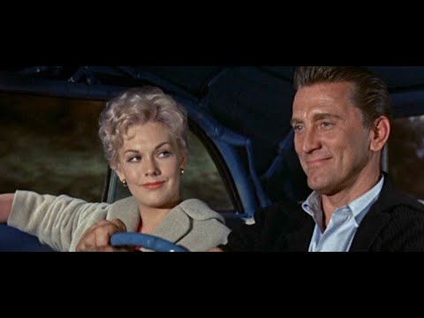 Kim y Kirk en coche. UN EXTRAÑO EN MI VIDA (Strangers When We Meet,1960) de Richard Quine. estrellamillansanjuan.es
