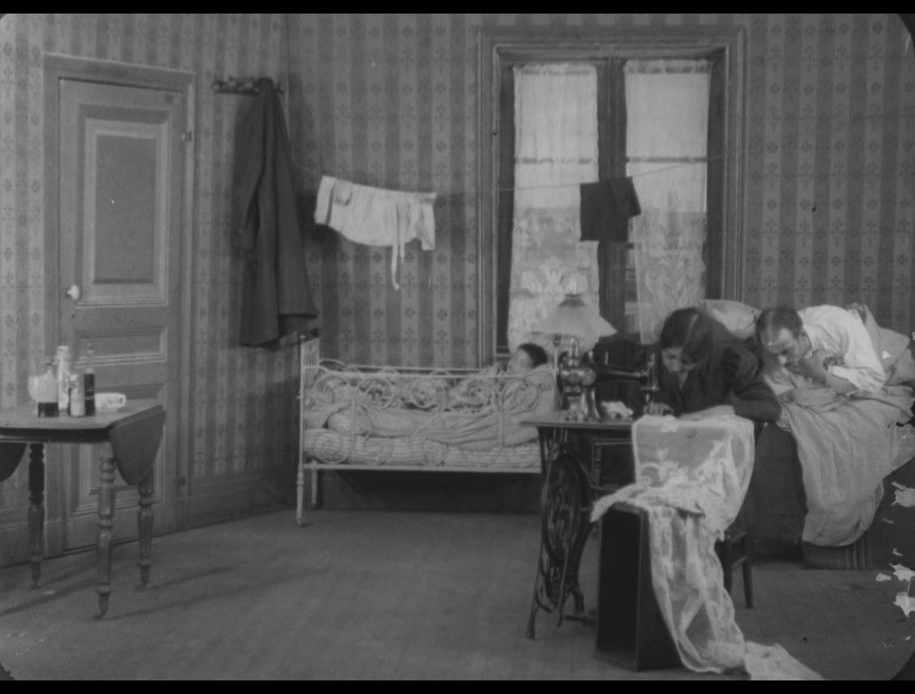 Les misères de l'aguille (1914). Raphaël Clamour. Le cinéma du peuple. Feminismo en el cine mudo. estrellamilansanjuan.es