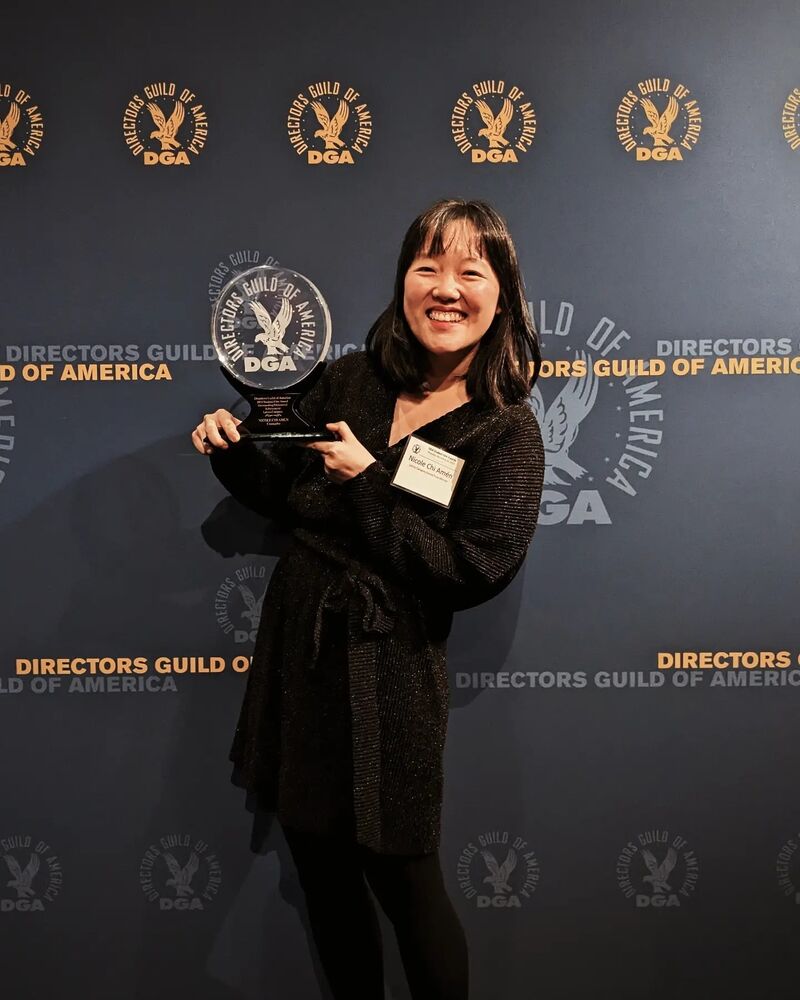 Nicole recogiendo un premio por Comadre. GUIAN. Nicole Chi Amén. estrellamillansanjuan.es