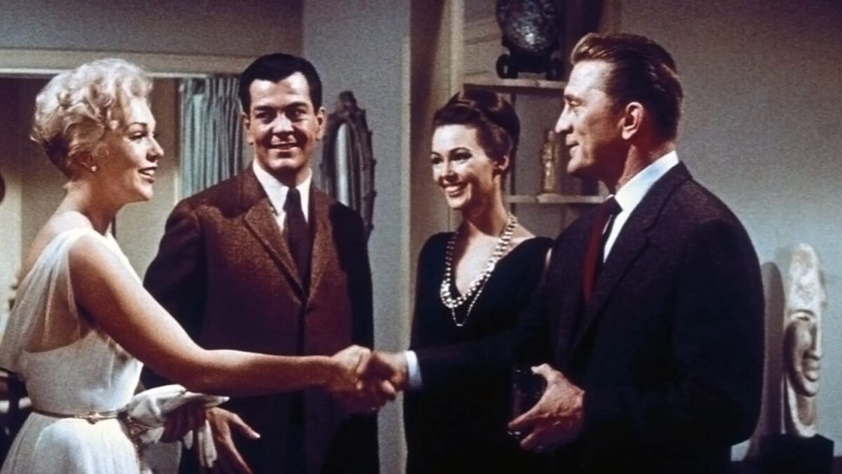 Fiesta encuentro de dos matrimonios. UN EXTRAÑO EN MI VIDA (Strangers When We Meet,1960) de Richard Quine. estrellamillansanjuan.es