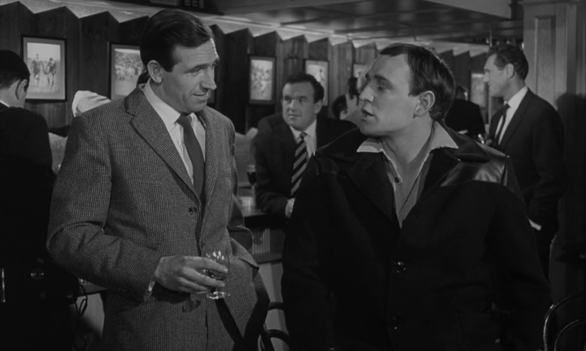 Machin con los dueños del club deportivo. This Sporting Life. El ingenuo salvaje. estrellamillansanjuan.es