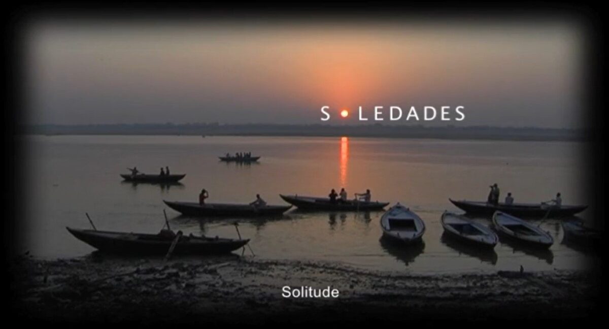 Soledades. Puesta de sol y barcas. David Varela. India eterna. estrellamillansanjuan.es