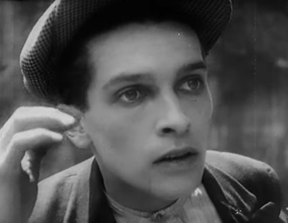 MÉNILMONTANT (1926) de Dimitri Kirsanoff 12 Delincuente. Ménilmontant. Dimitri Kirsanoff. estrellamillansanjuan.es
