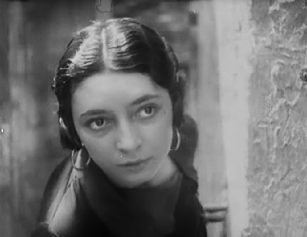 MÉNILMONTANT (1926) de Dimitri Kirsanoff 13 Chica peligrosa. Ménilmontant. Dimitri Kirsanoff. estrellamillansanjuan.es