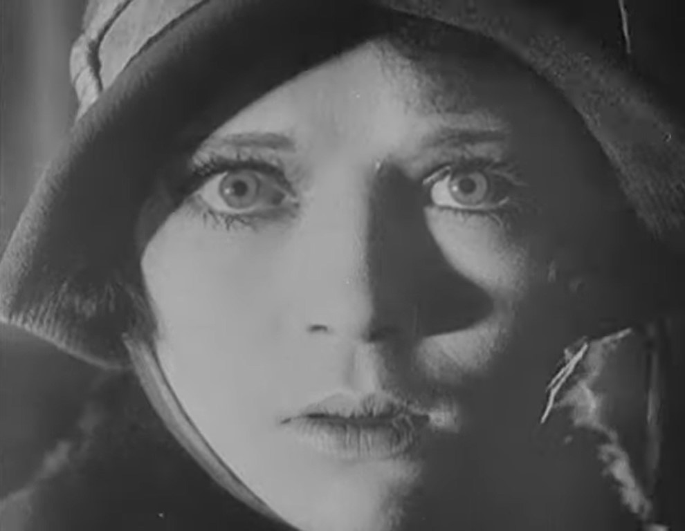 MÉNILMONTANT (1926) de Dimitri Kirsanoff 7 Ojos Nadia Sibirskaïa. Ménilmontant. Dimitri Kirsanoff. estrellamillansanjuan.es