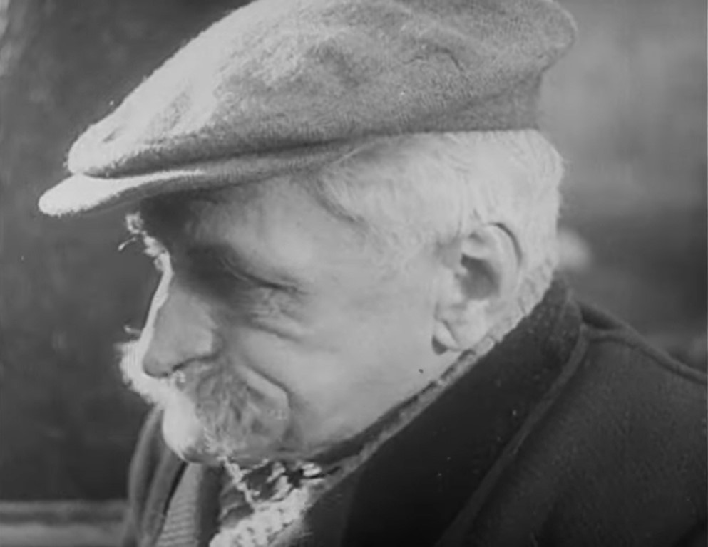 MÉNILMONTANT (1926) de Dimitri Kirsanoff 10 Anciano en banco comiendo. Ménilmontant. Dimitri Kirsanoff. estrellamillansanjuan.es
