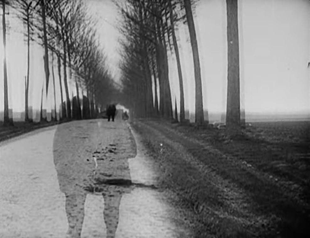 MÉNILMONTANT (1926) de Dimitri Kirsanoff 3 Sobreimpresión niñas camino de árboles.