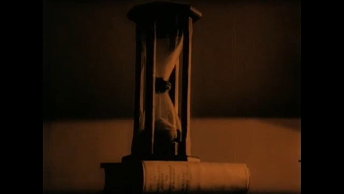 Plano detalle reloj de arena. Praesidenten (El presidente). C.T. Dreyer. estrellamillansanjuan.es