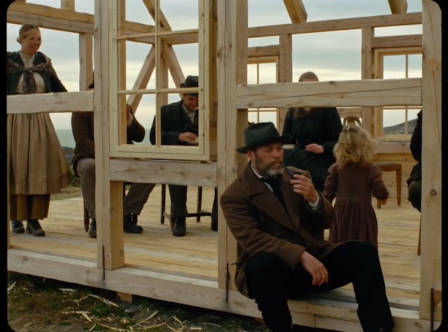 Padre de Anna. Construcción iglesia. Godland, Hlynur Pálmason. estrellamillansanjuan.es