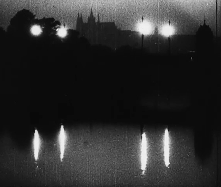 TONKA SIBENICE (1930) de Karl Anton. 7 Ciudad nocturna en Tonka Sibenice. Tonka Sibenice. estrellamillansanjuan.es
