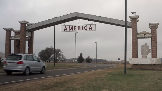 Carretera. Entrada América. TRENQUE LAUQUEN. estrellamillansanjuan.es
