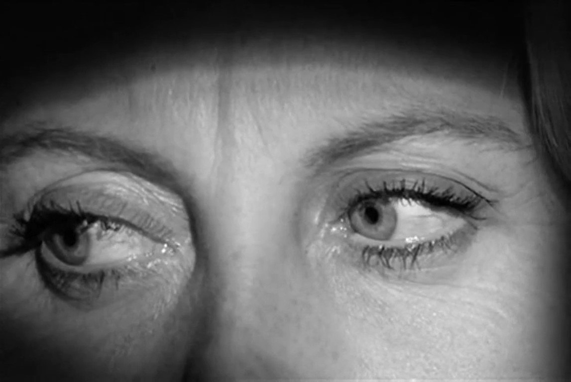 Plano detalle de ojos de Florence (Michèle Morgan). Les yeux cernés. Robert Hossein. estrellamillansanjuan.es