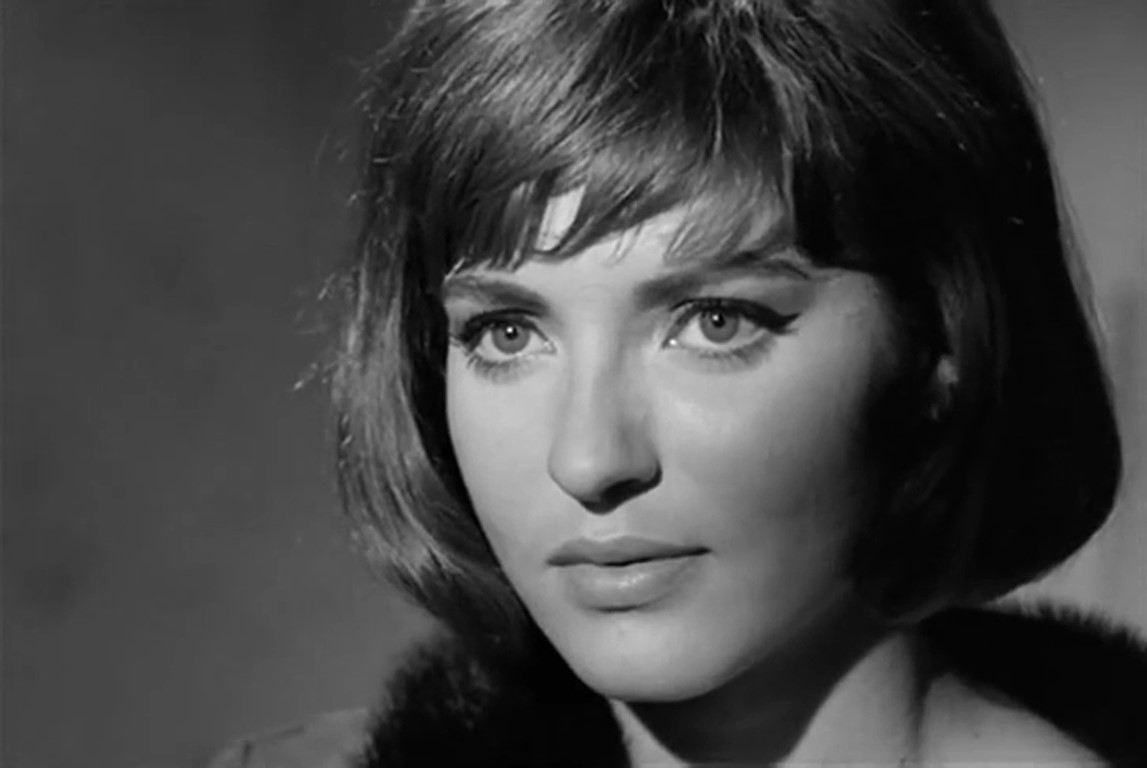 Klara (Marie-France Pisier). Les yeux cernés. Robert Hossein. estrellamillansanjuan.es