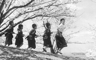 VEINTICUATRO OJOS (1954) de Keisuke Kinoshita 23 Veinticuatro ojos. estrellamillansanjuan.es