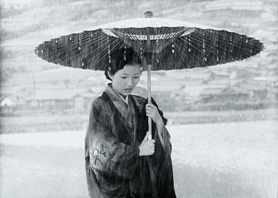 VEINTICUATRO OJOS (1954) de Keisuke Kinoshita 4 Lluvia. Veinticuatro ojos. estrellamillansanjuan.es