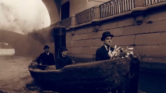 LOS RÍOS Y EL CINE. Análisis profundo del cine fluvial. 2ª parte 11 De monstruos y hombres. Barco humo negro puente. CINE FLUVIAL. estrellamillansanjuan.es