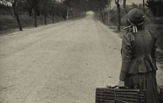 MUJER E INCERTIDUMBRE DEL CAMINO. Planos dorsales (2024) 15 L'inondation, Louis Delluc. Planos dorsales femeninos. estrellamillansanjuan.es