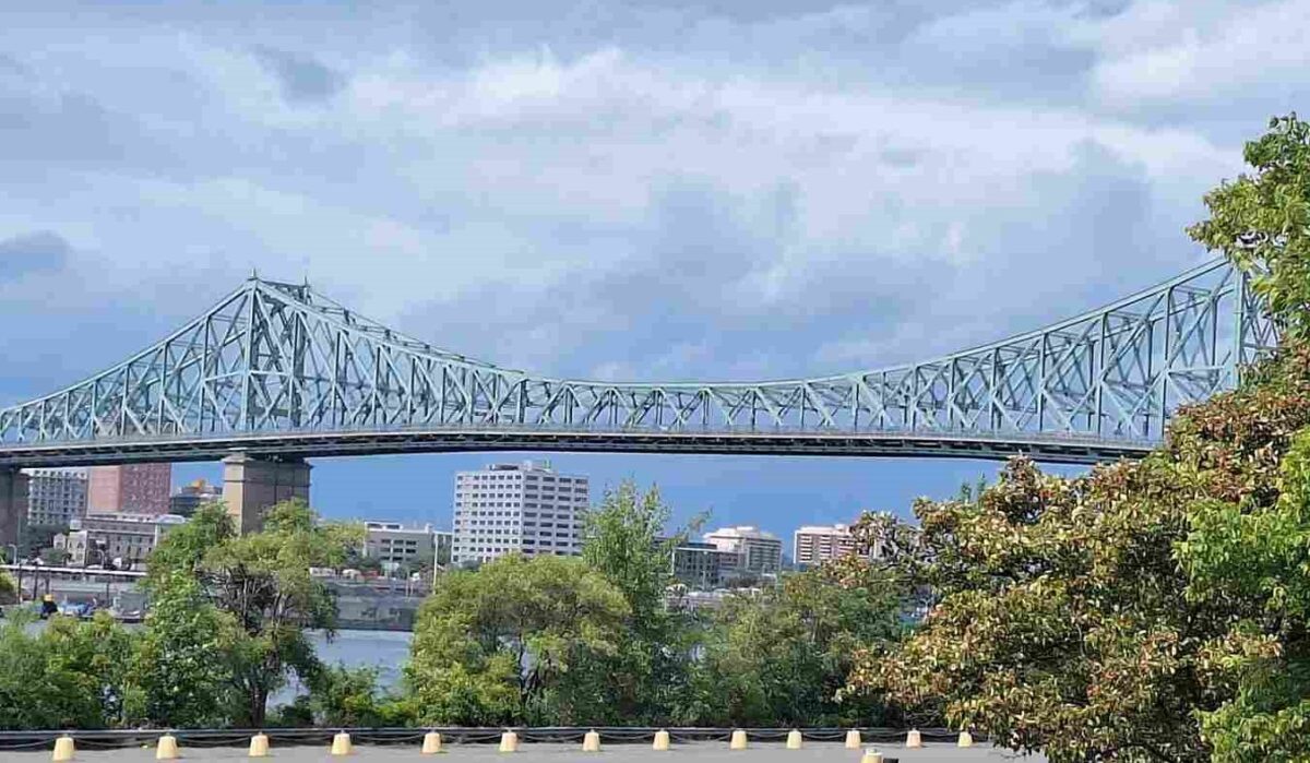 Puente Jacques Cartier en agosto 2025. Puentes en el cine.