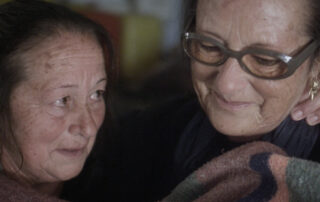 LA HOJARASCA (2024) de Macu Machín 14 La hojarasca. Macu Machín. Las dos hermanas.