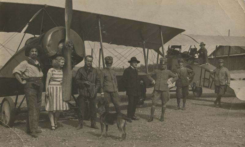 Emilie Sannom y su equipo de acrobacias aéreas. Emilie Sannom. La temeraria del cine. estrellamillansanjuan.es