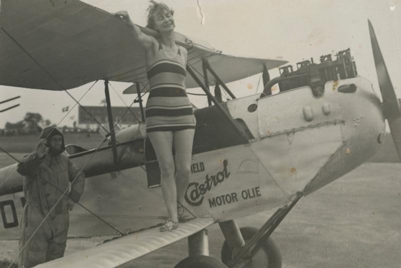 Emilile Sannom antes de su acrobacia aérea. Emilie Sannom. La temeraria del cine. estrellamillansanjuan.es