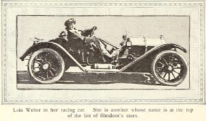 Lois Weber en su coche de carreras. Pioneras del automóvil. estrellamillansanjuan.es