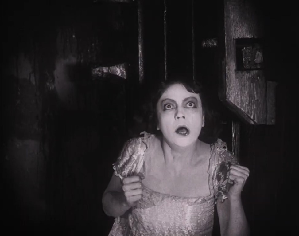 Desgarro e impotencia de Vanina al final de la película. Ojos exaltados. VANINA (1922). Arthur von Gerlach. estrellamillansanjuan.es