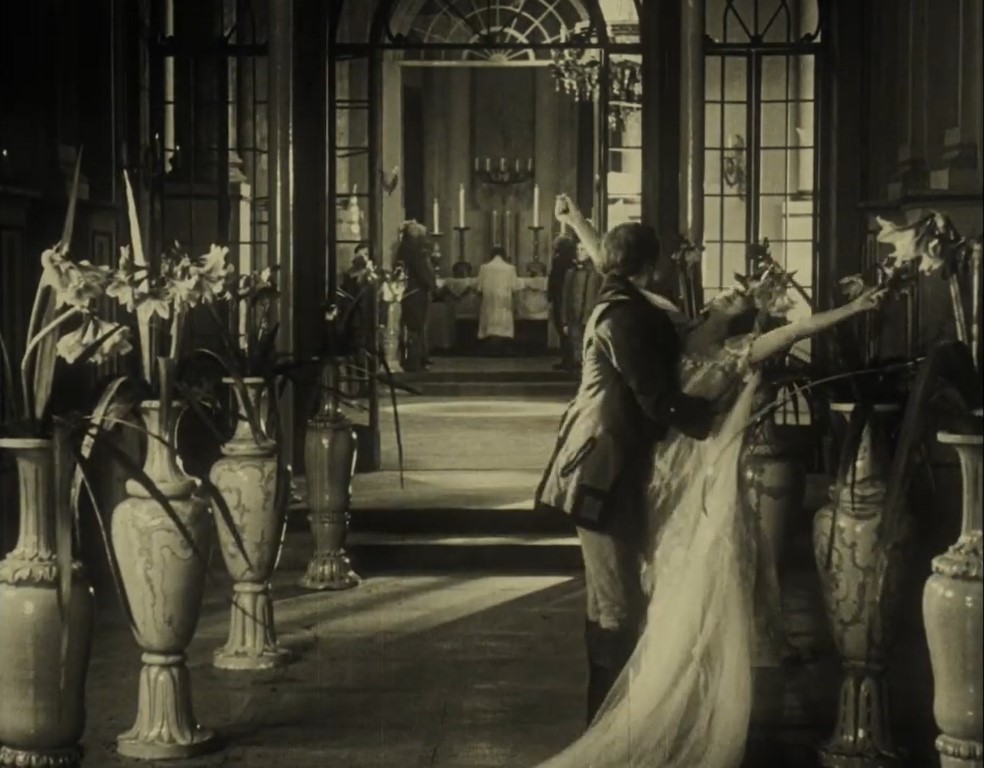 Profundidad de campo en la escena de la boda. VANINA (1922). Arthur von Gerlach. estrellamillansanjuan.es