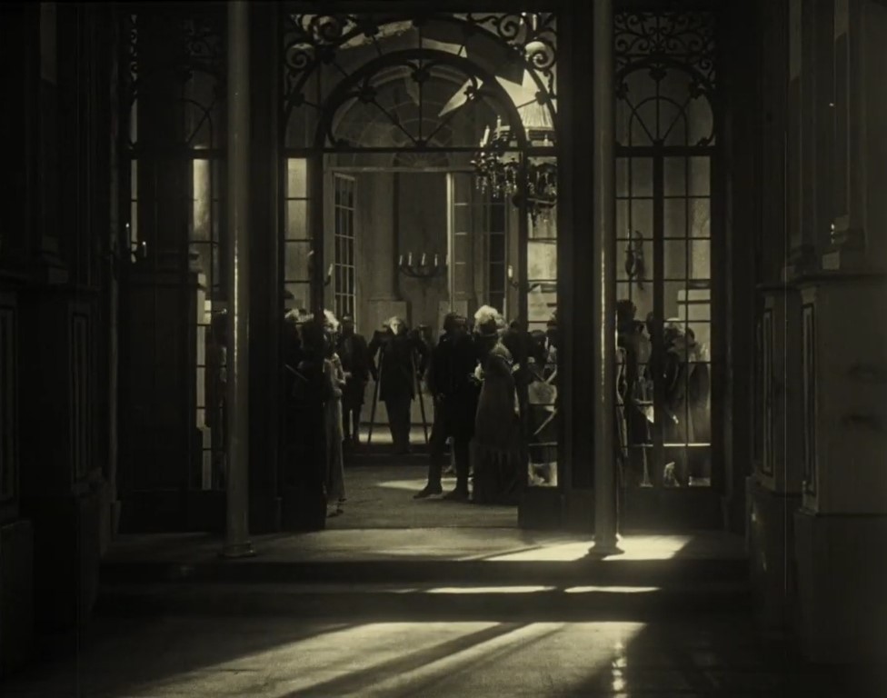 Iluminación tenue e interiores del kammerspielfilm alemán. VANINA (1922). Arthur von Gerlach. estrellamillansanjuan.es
