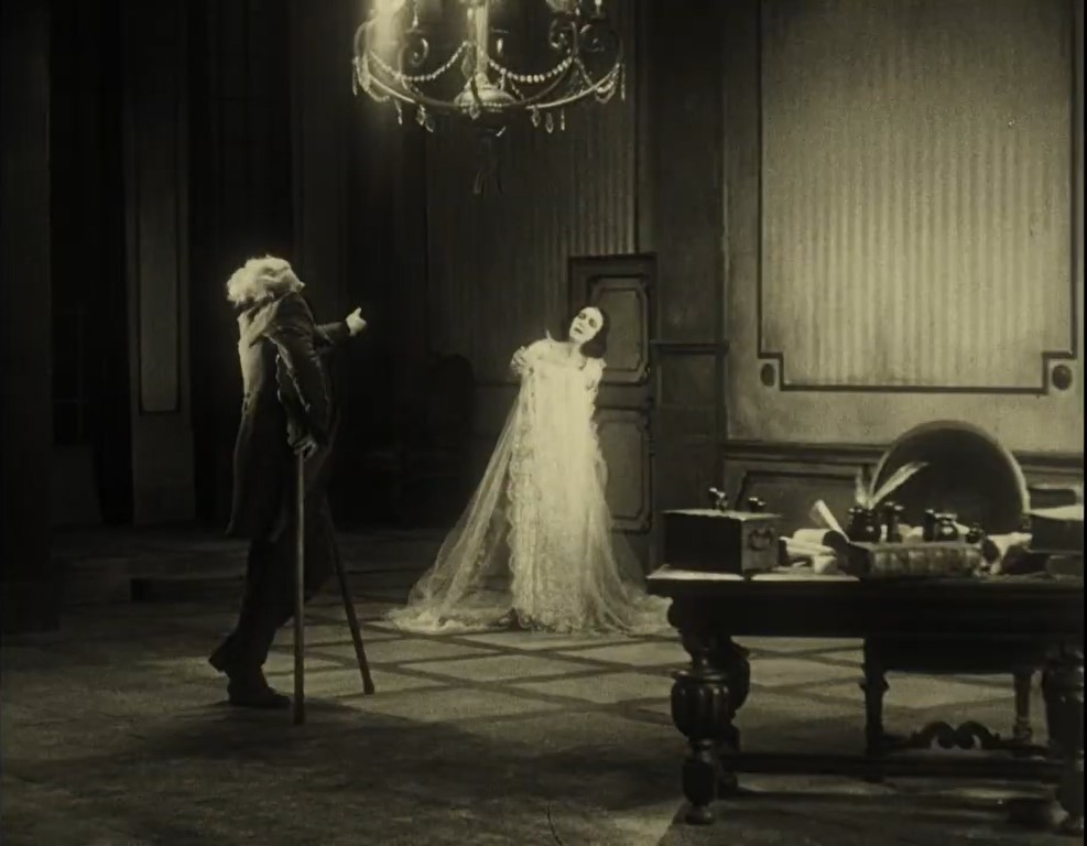 Escena dramática entre el gobernador y Vanina. Contraste de claroscuro. VANINA (1922). Arthur von Gerlach. estrellamillansanjuan.es