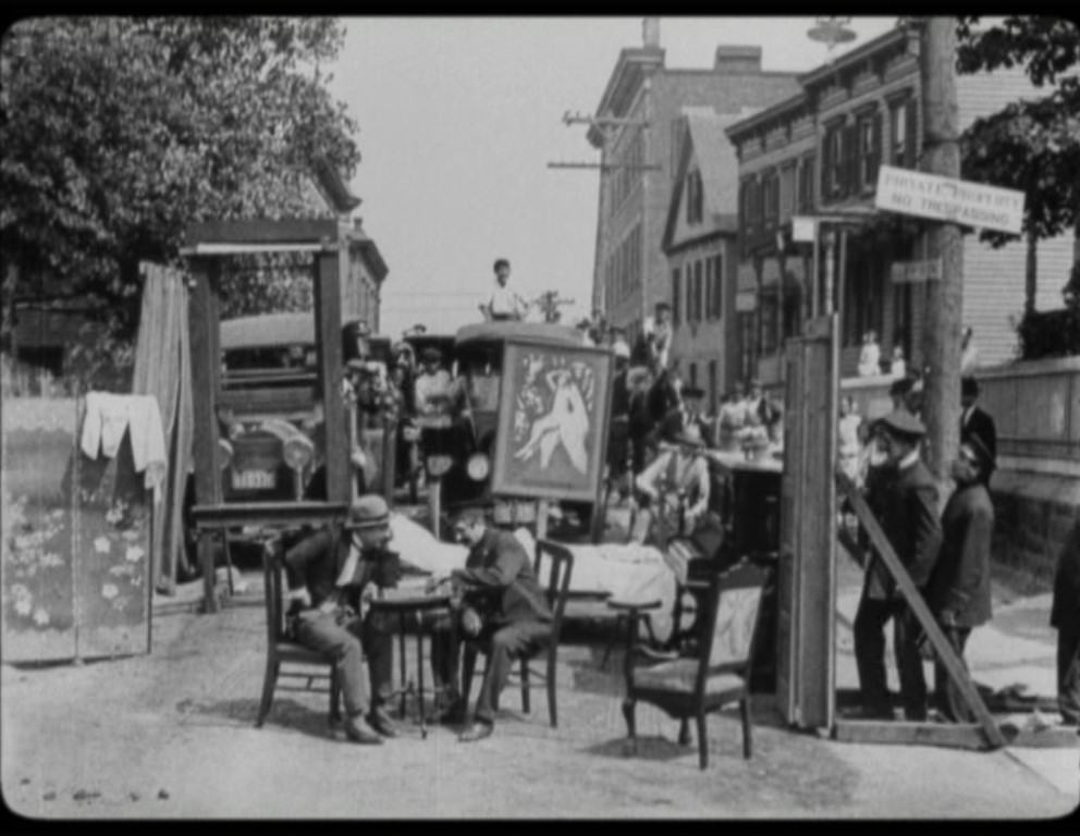 Tweedie-Dan en la calle tras el desahucio. Hogar en una calle entre protestas. YOU'RE NEXT. Marcel Perez. estrellamillansanjuan.es