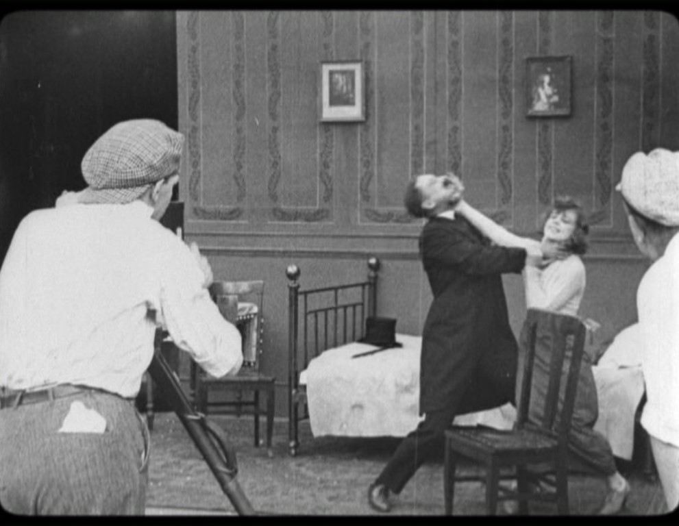 Escena de ficción de maltrato. Rodaje. YOU'RE NEXT. Marcel Perez. estrellamillansanjuan.es 