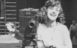 YOU'RE NEXT. Marcel Perez. Cámara rodando estropicio en estudio. Dorothy Earle. estrellamillansanjuan.es