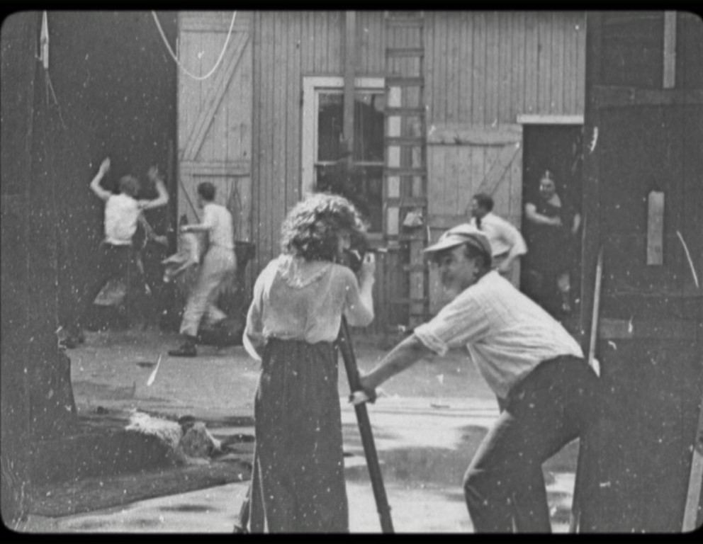 Cámara rodando la realidad. Persecuciones en rodaje con Tweedie-Dan. YOU'RE NEXT. Marcel Perez. estrellamillansanjuan.es 