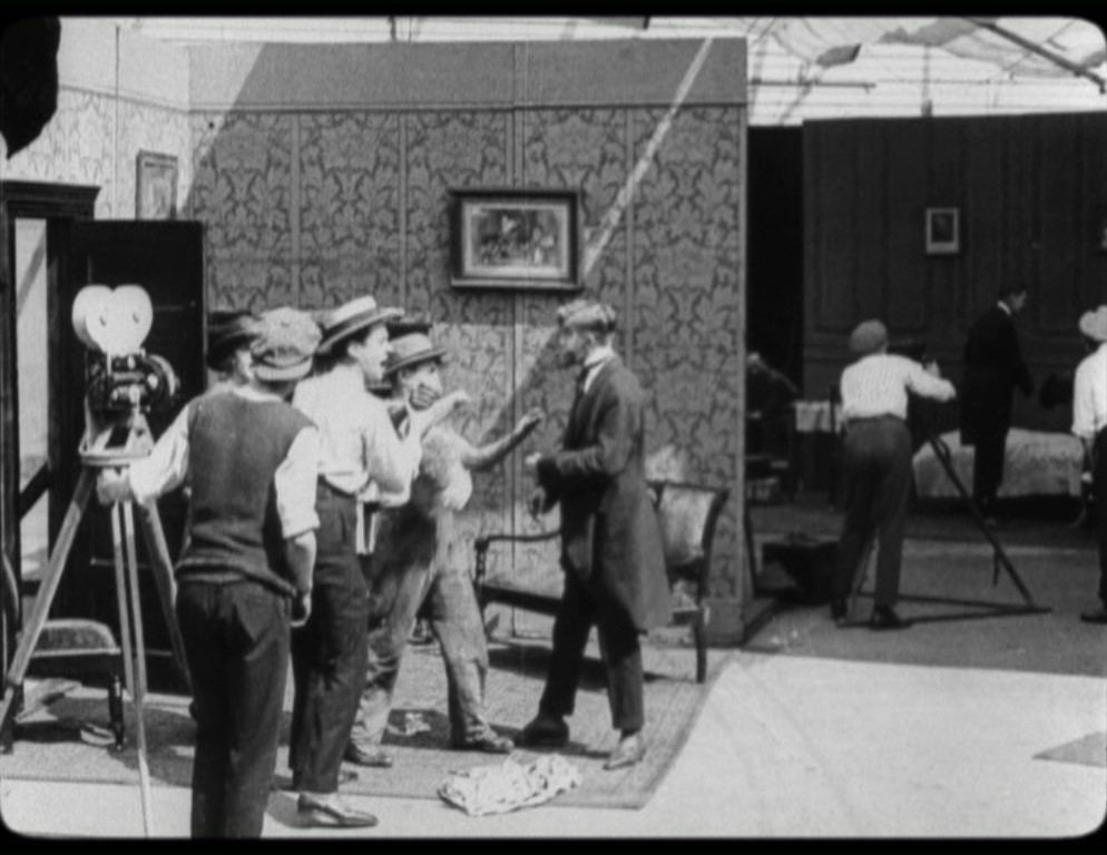 Dos tipos de cámara en rodajes simultáneos. La Pathé Studio y laBell and Howell 2709. YOU'RE NEXT. Marcel Perez. estrellamillansanjuan.es 