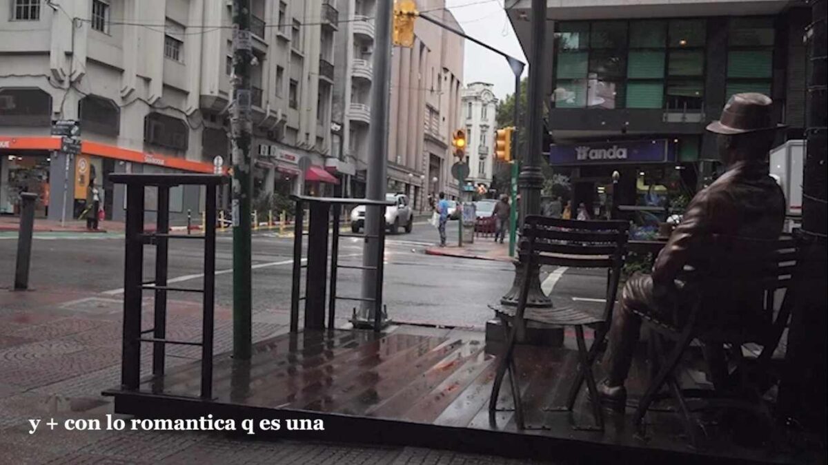 Estatua Carlos Gardel en Montevideo. Avda. 18 de julio. NOCTURNOS DE MONTEVIDEO DE MÍ MISMA (2026). Lucía Seles. estrellamillansanjuan.es